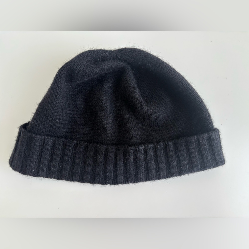 John W. Nordstrom 100% Cashmere Classic Black Knit Beanie.
